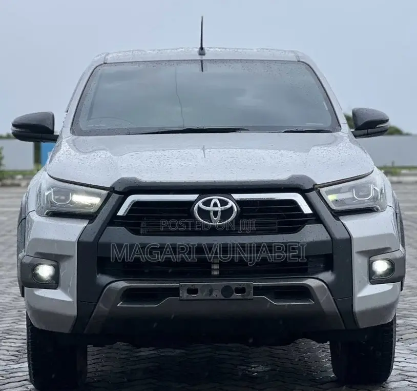 Toyota Hilux 2021 Gray