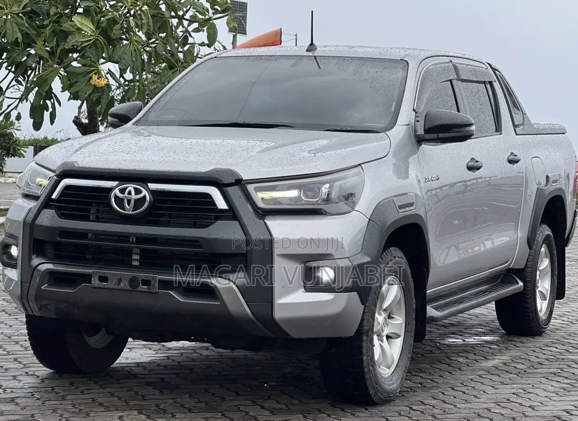 Toyota Hilux 2021 Gray