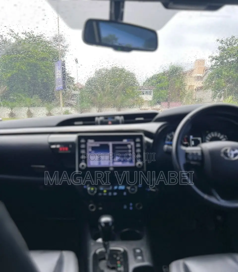 Toyota Hilux 2021 Gray