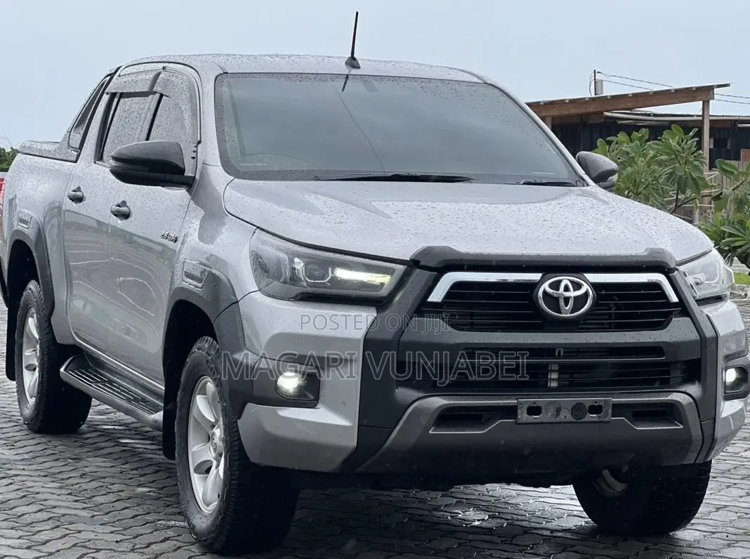 Toyota Hilux 2021 Gray