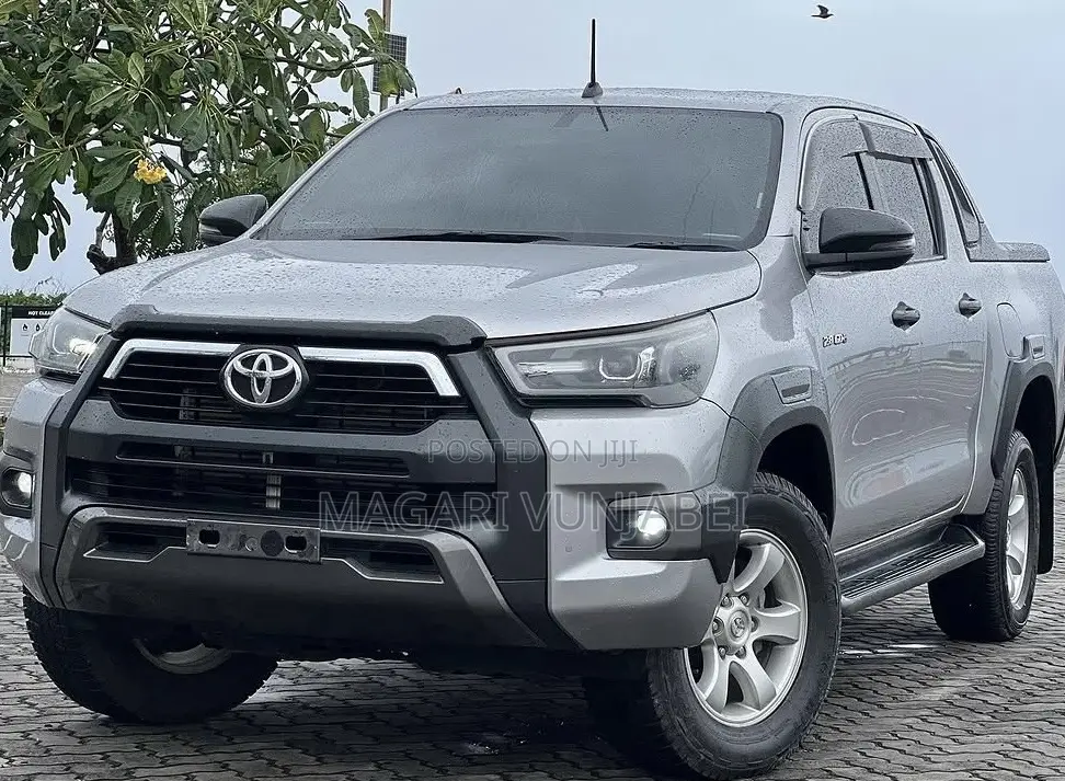 Toyota Hilux 2021 Gray