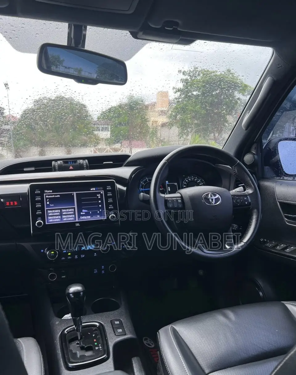 Toyota Hilux 2021 Gray