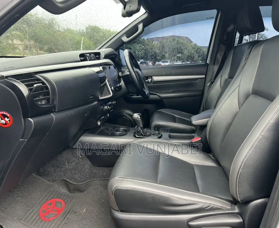 Toyota Hilux 2021 Gray