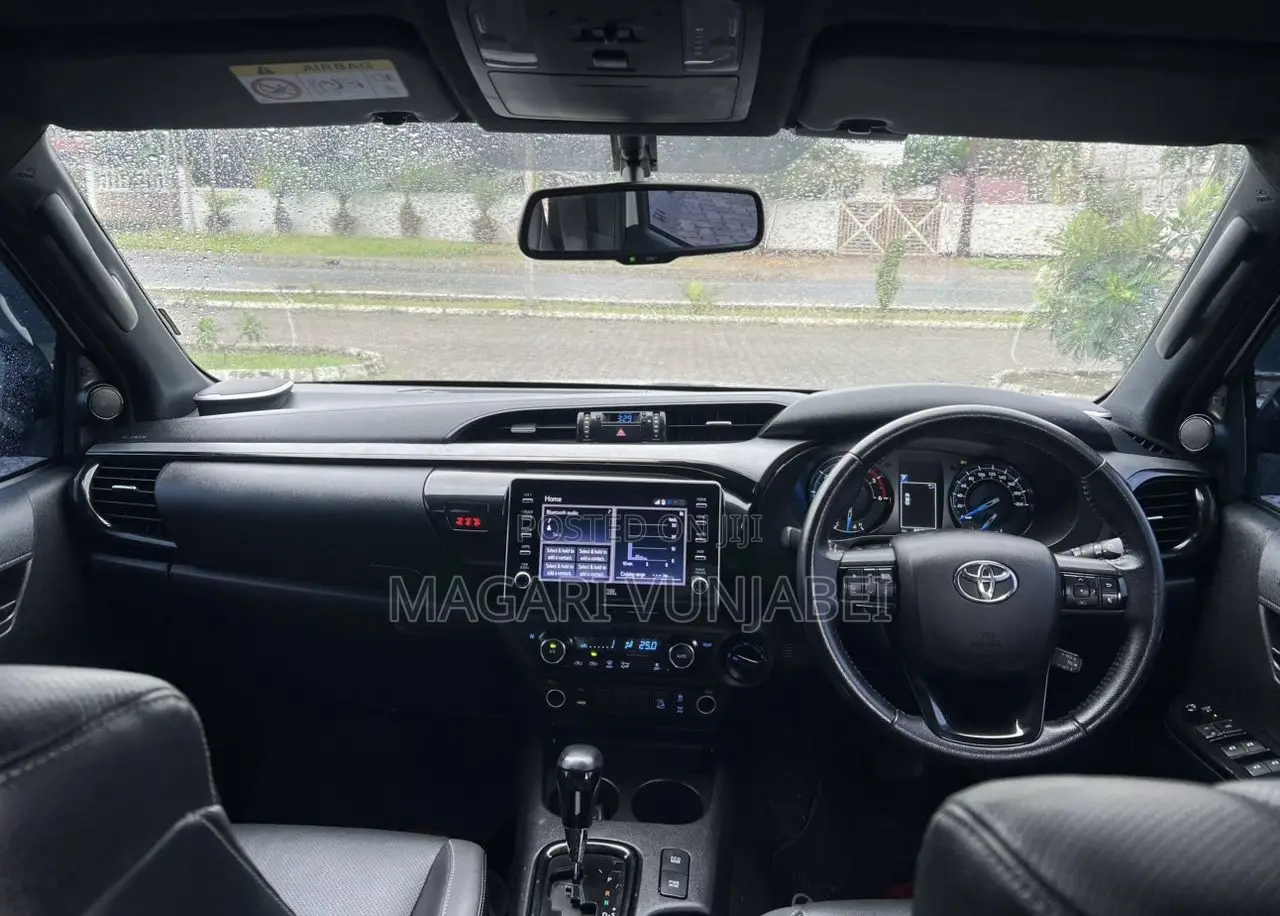 Toyota Hilux 2021 Gray