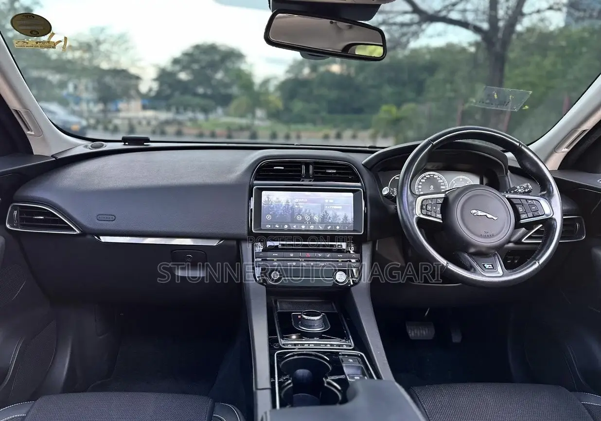 Jaguar F-Pace 2017 White
