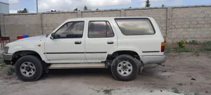 Photo - Toyota Hilux Surf 2002 White