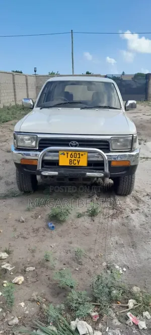 Toyota Hilux Surf 2002 White