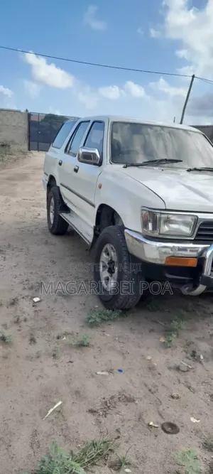 Toyota Hilux Surf 2002 White