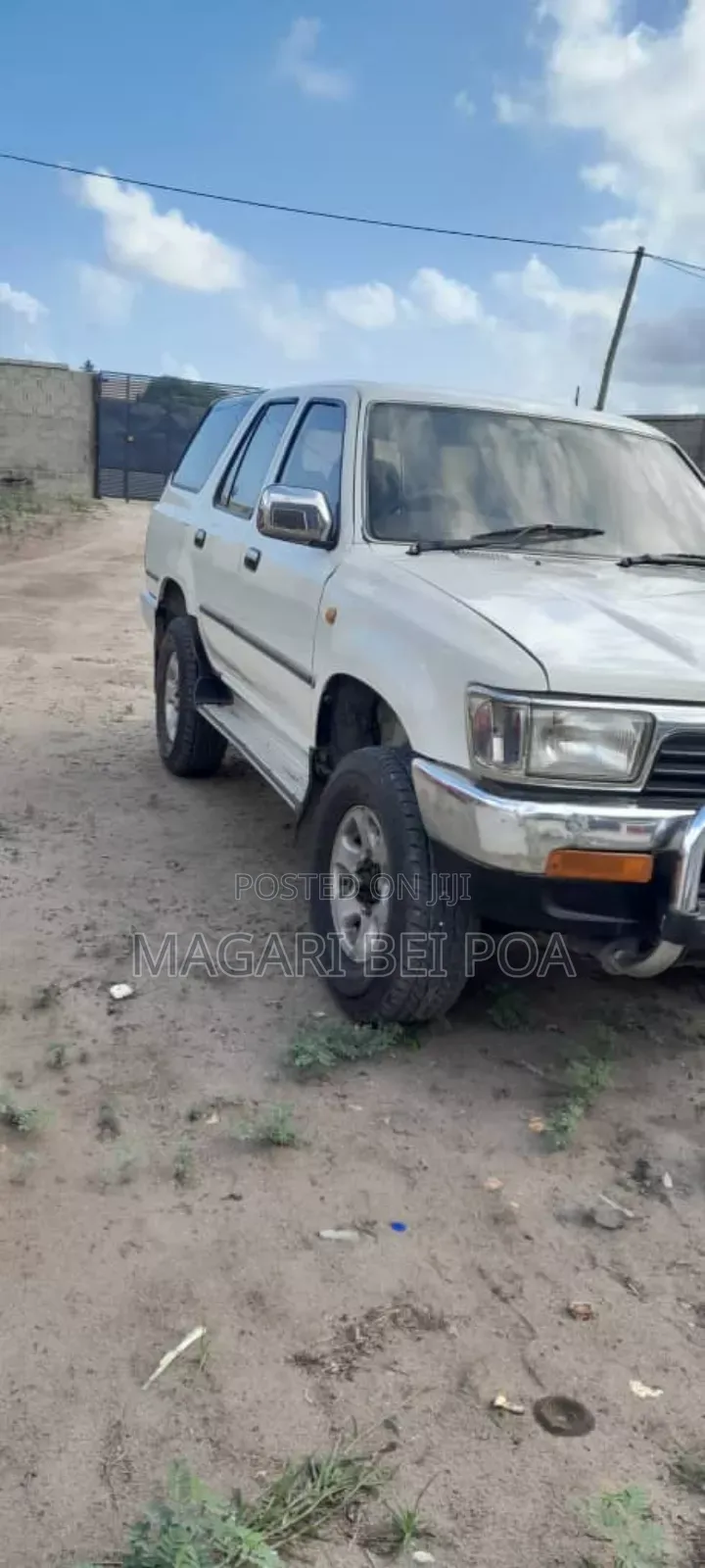 Toyota Hilux Surf 2002 White