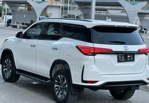 Toyota Fortuner 2023 White