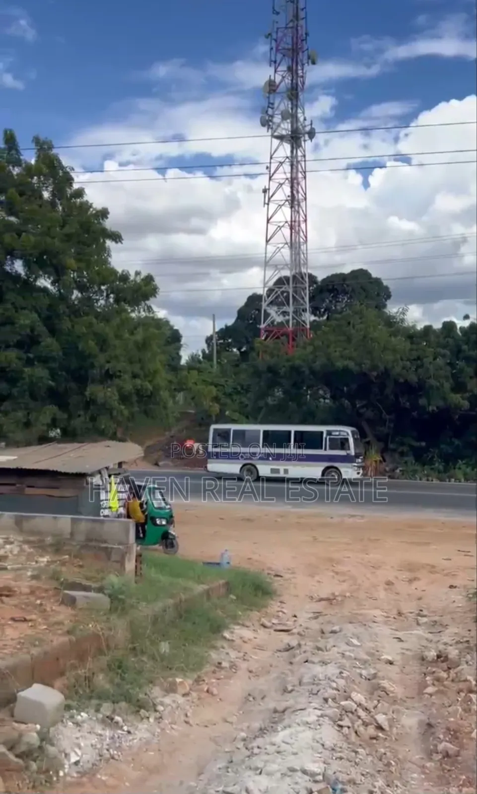 Kiwanja Kinatizama Main Road Kinauzwa Bunju