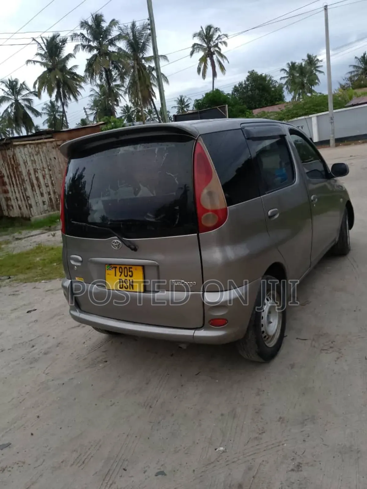 Toyota Fun Cargo 2004 Gray