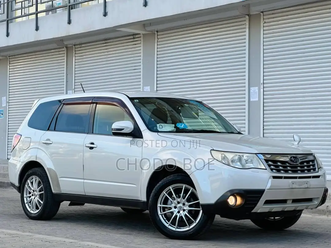 Subaru Forester 2011 Pearl