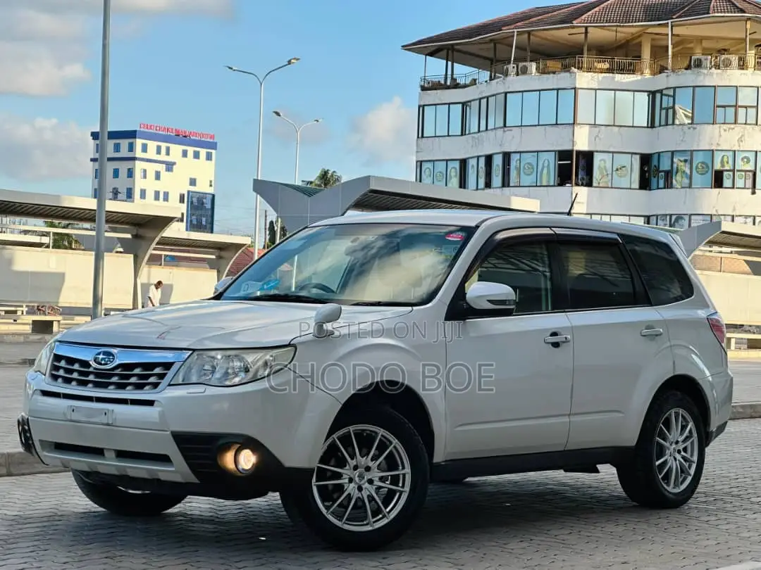 Subaru Forester 2011 Pearl