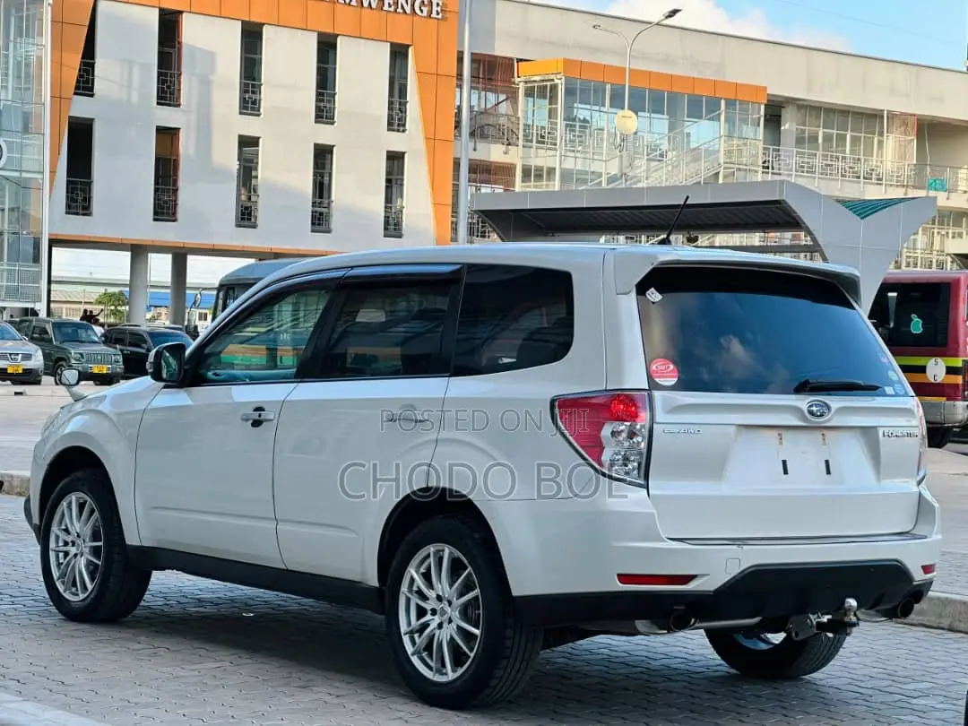 Subaru Forester 2011 Pearl