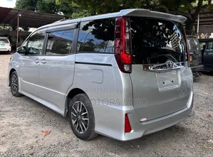 Toyota Noah 2014 Silver