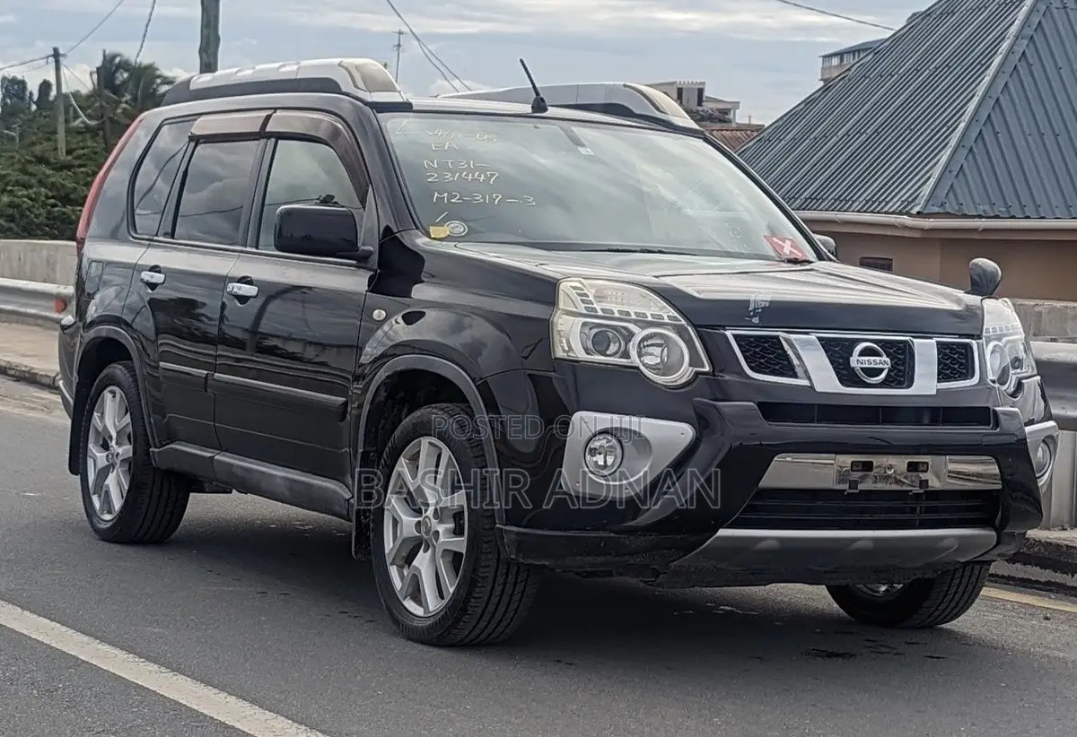 Nissan X-Trail 2.0 Petrol XE 2011 Black