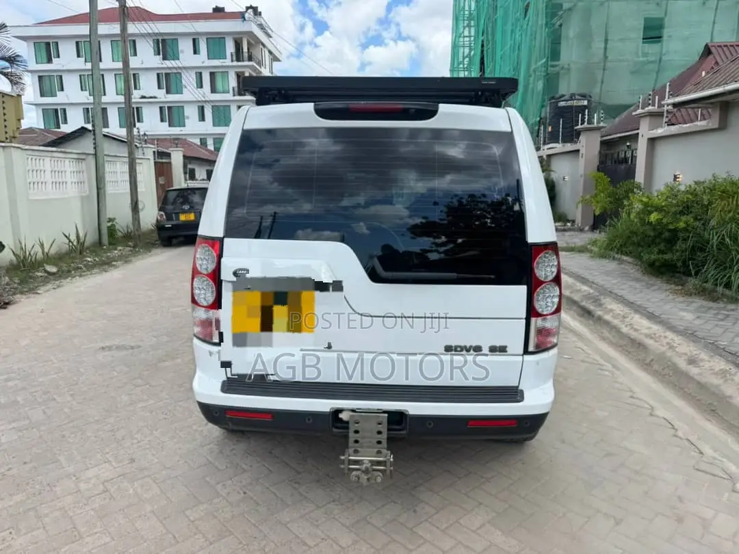 Land Rover Discovery 2014 White