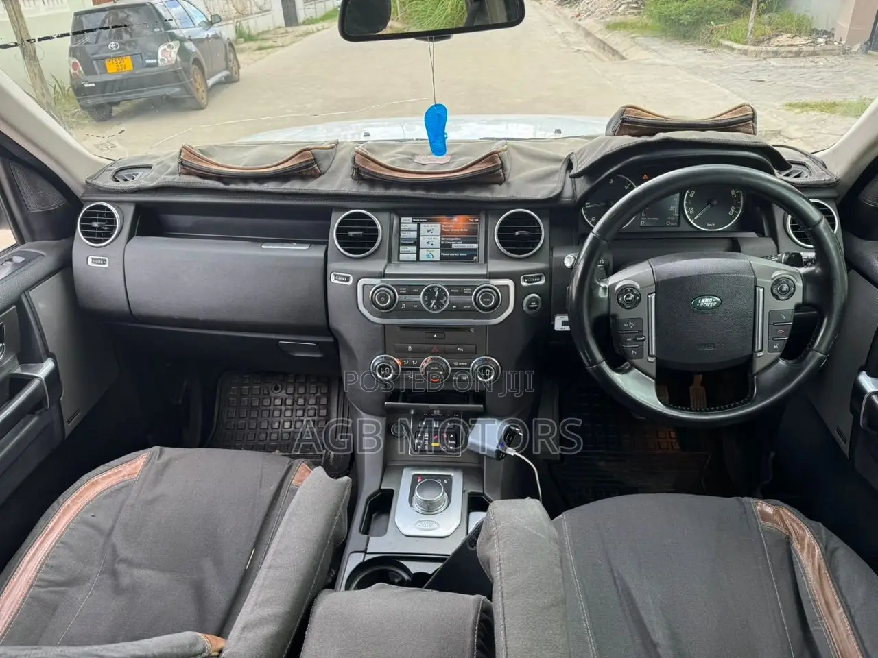 Land Rover Discovery 2014 White