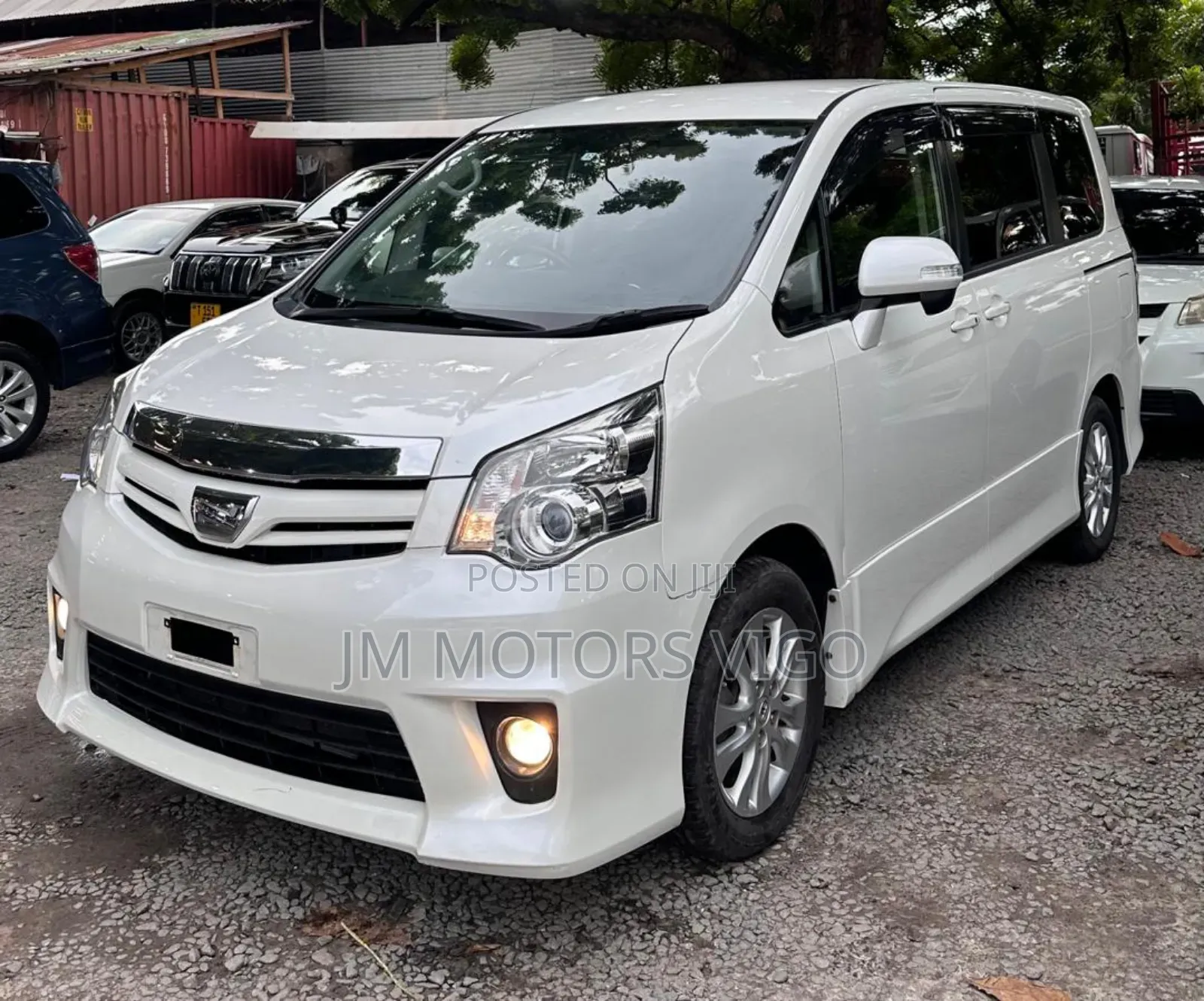 Toyota Noah 2012 White