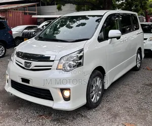 Toyota Noah 2012 White