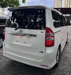 Toyota Noah 2012 White