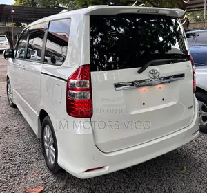 Toyota Noah 2012 White