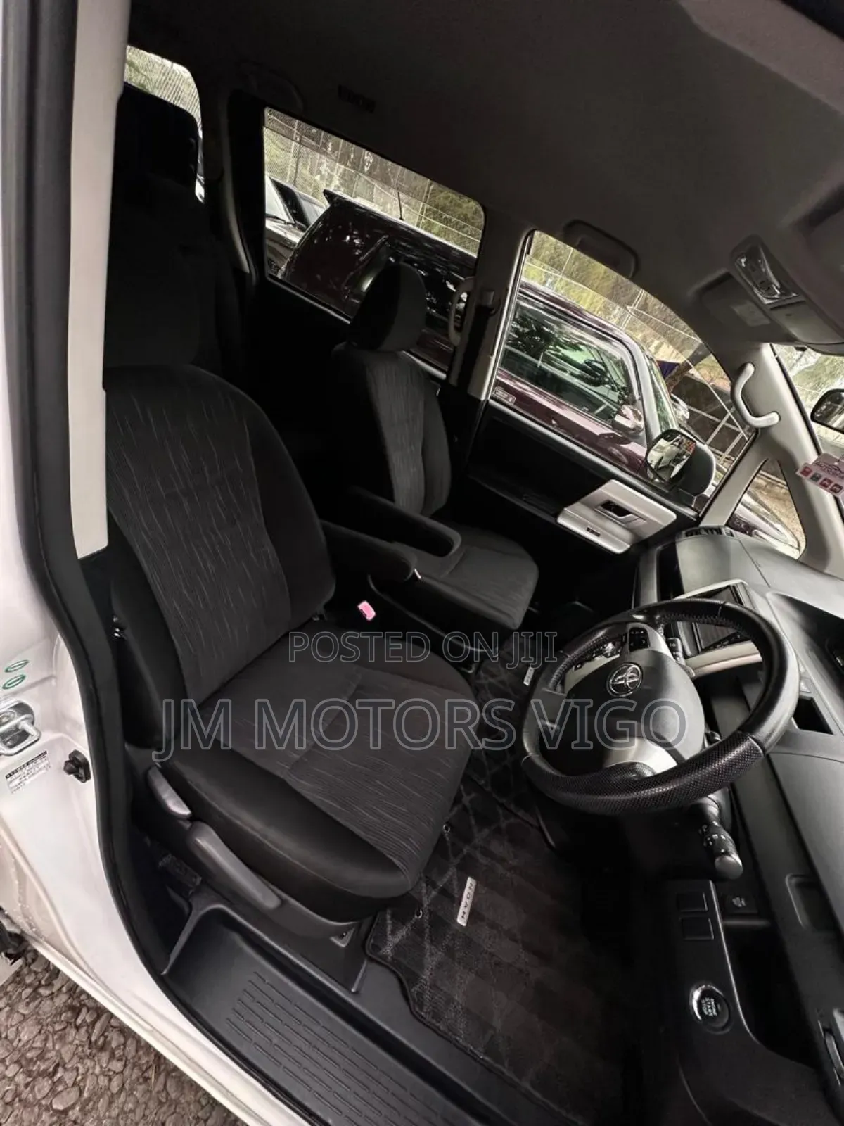 Toyota Noah 2012 White