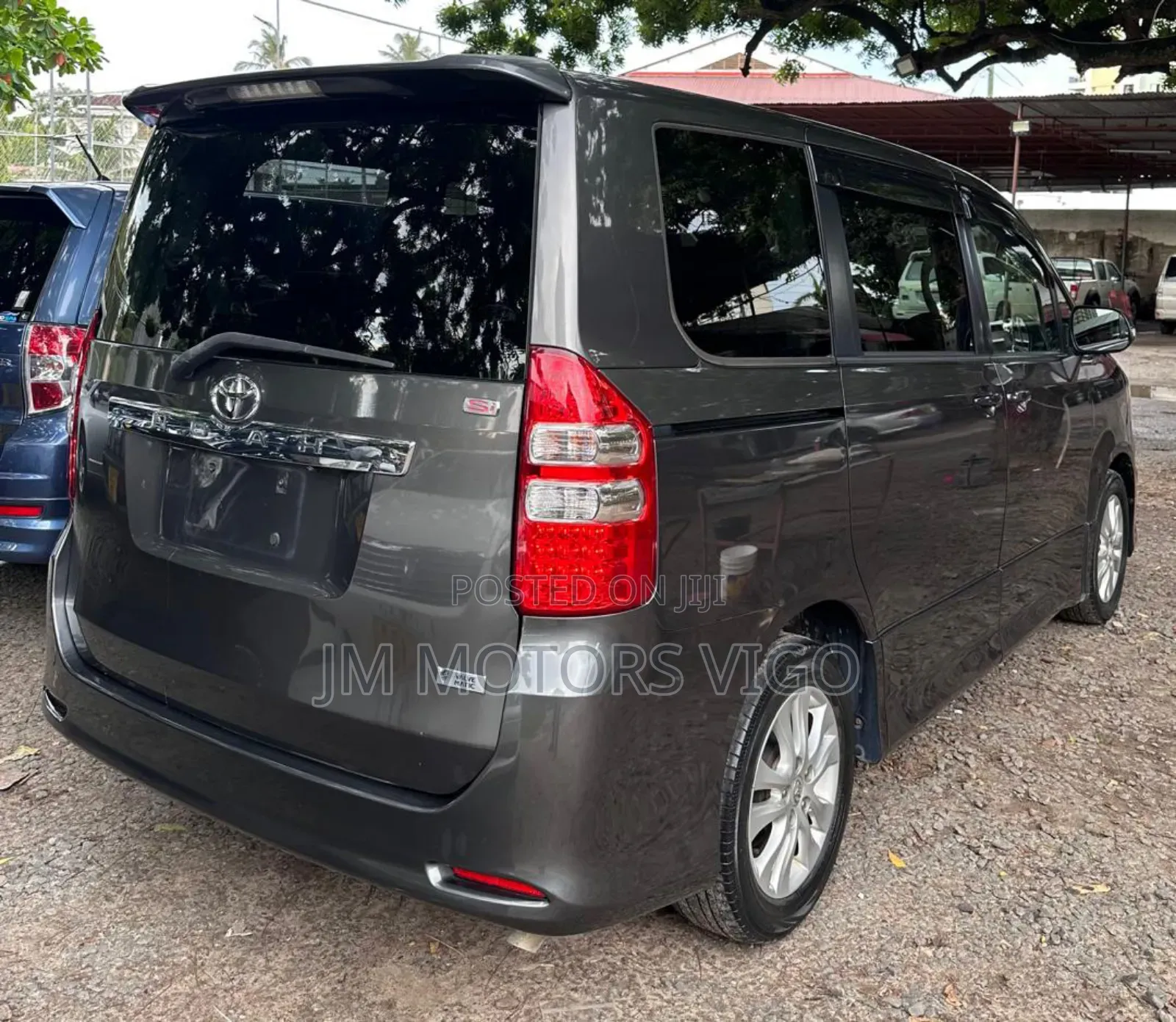 Toyota Noah 2011 Gray