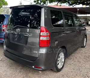 Toyota Noah 2011 Gray