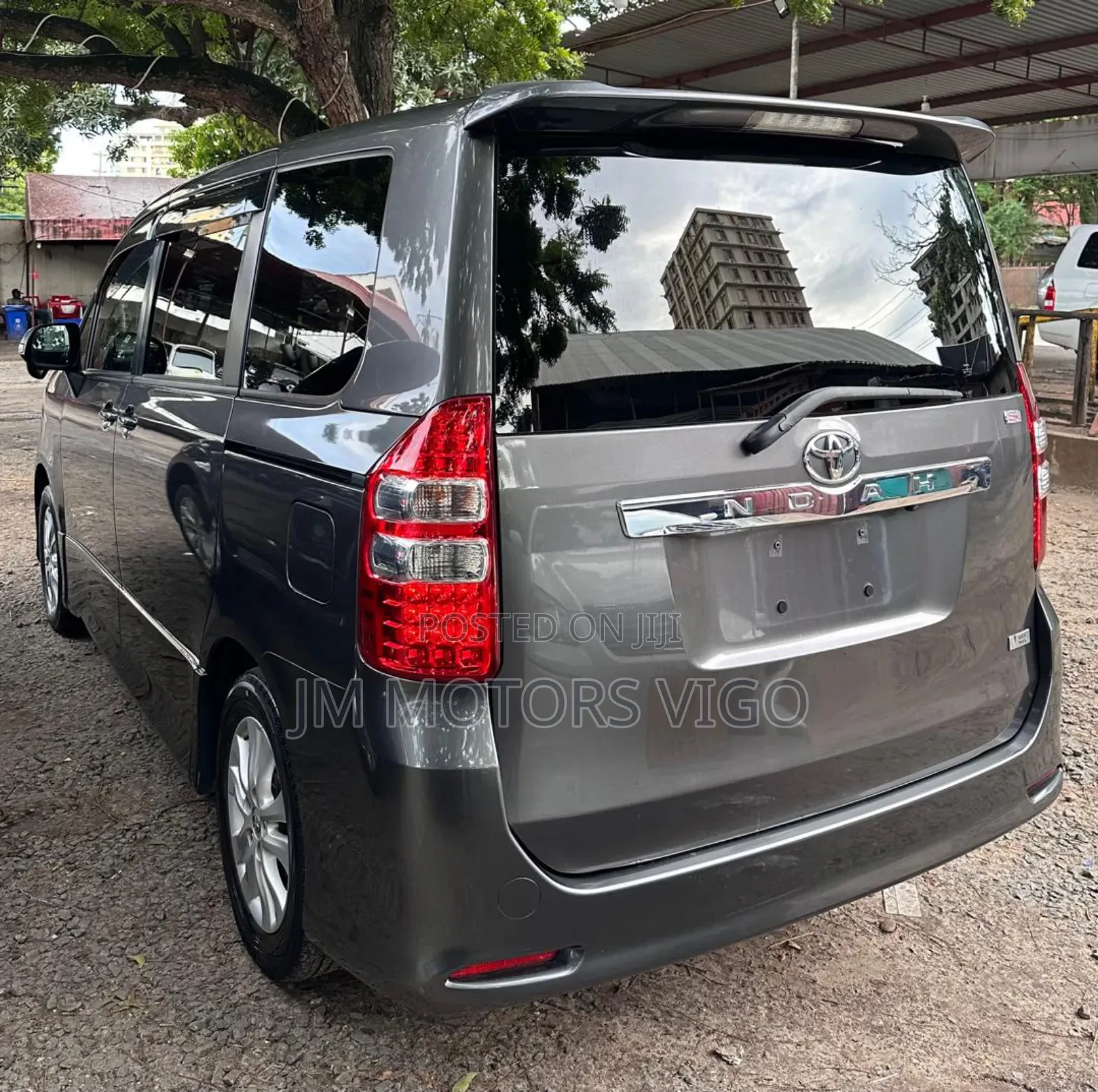 Toyota Noah 2011 Gray