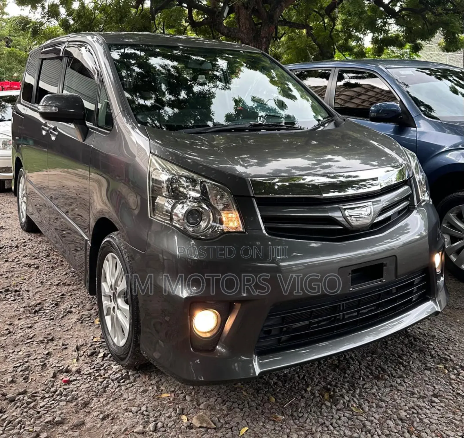 Toyota Noah 2011 Gray