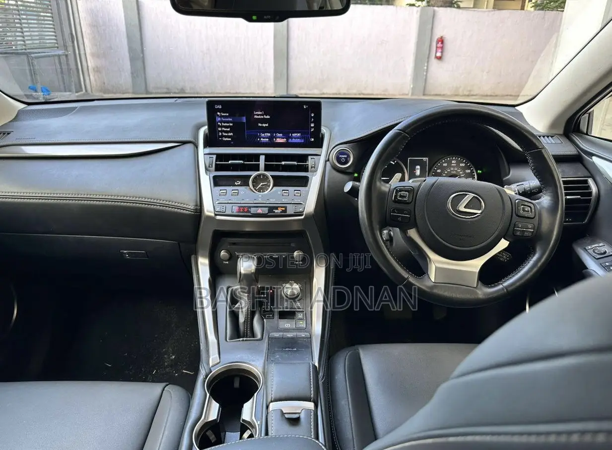 Lexus NX 300h 2015 Silver
