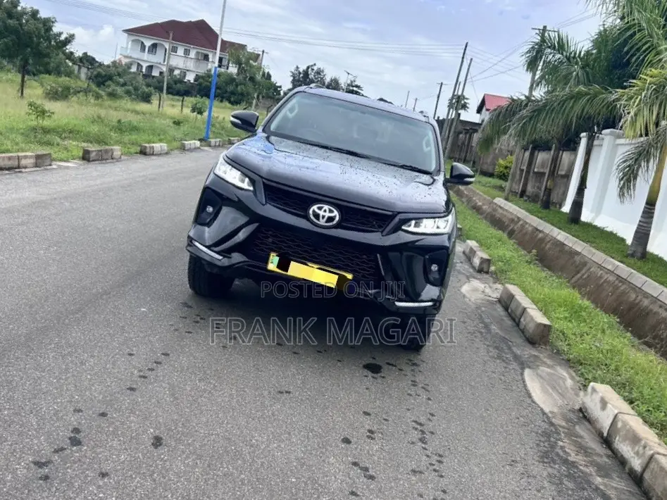 Toyota Fortuner 2018 Black