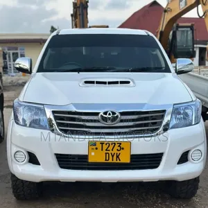 Toyota Hilux 2012 White