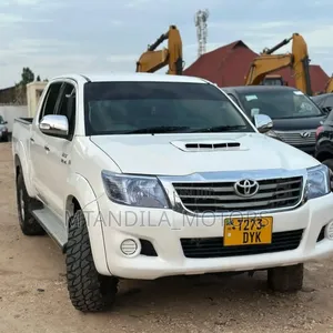 Toyota Hilux 2012 White
