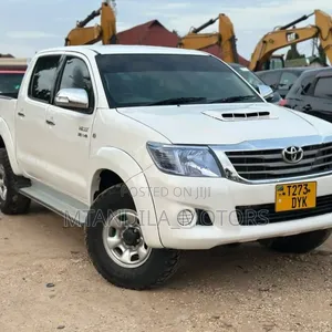 Toyota Hilux 2012 White