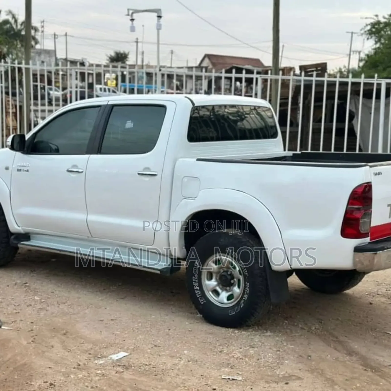 Toyota Hilux 2012 White