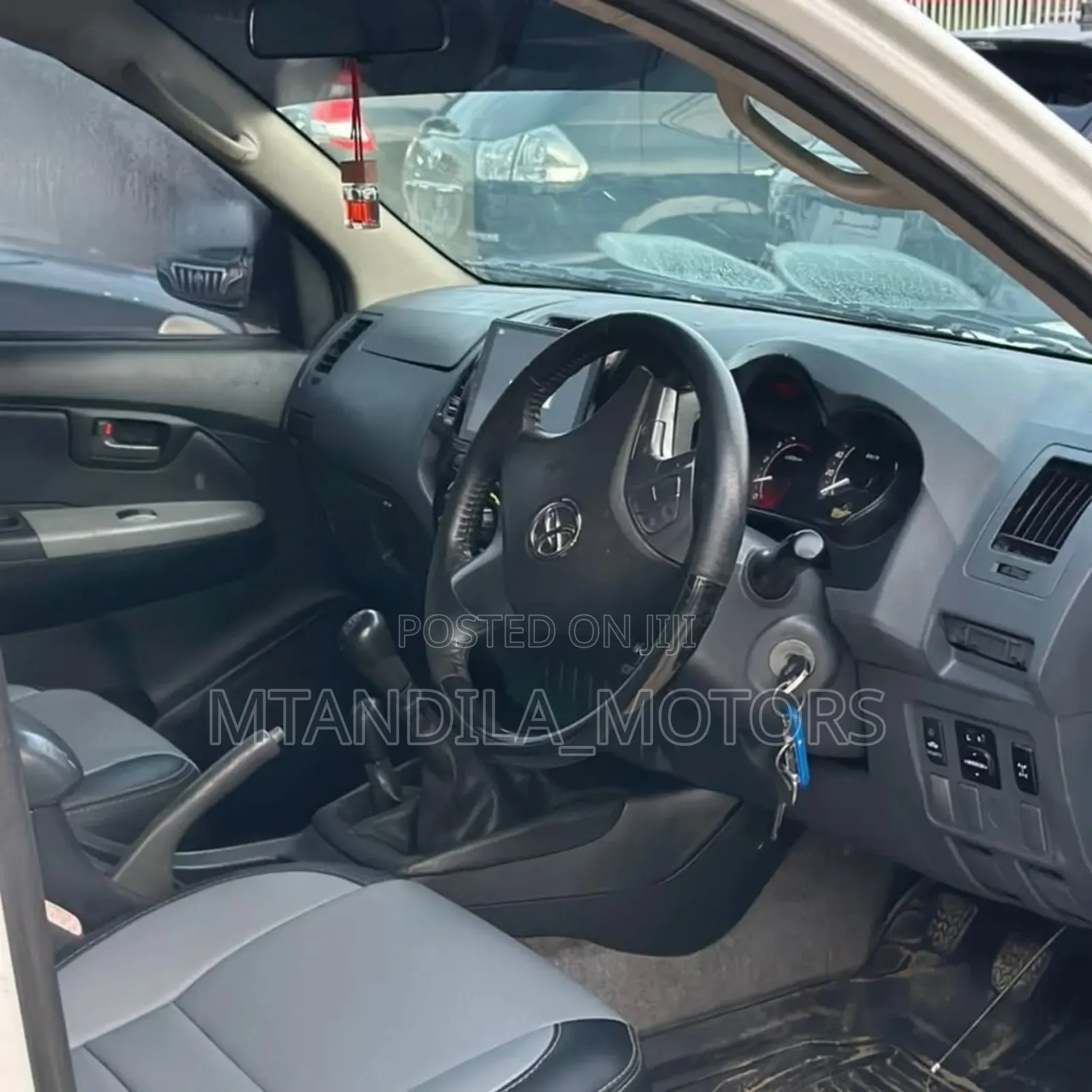 Toyota Hilux 2012 White
