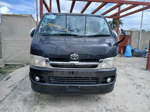 Photo - Toyota HiAce 2006 Black