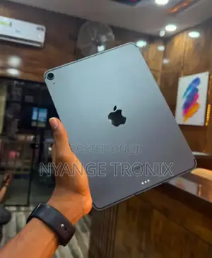 New Apple iPad 5 (2022) 64 GB Black
