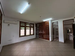 5bdrm Villa in Oyster Bay for rent