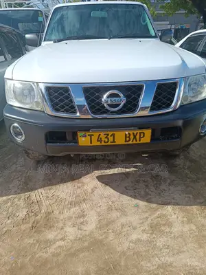 Photo - Nissan Patrol 2010 White