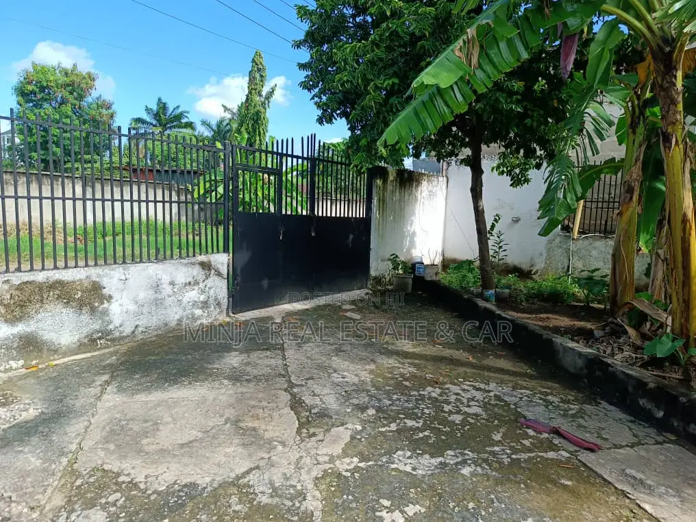 5bdrm House in Mikocheni for sale