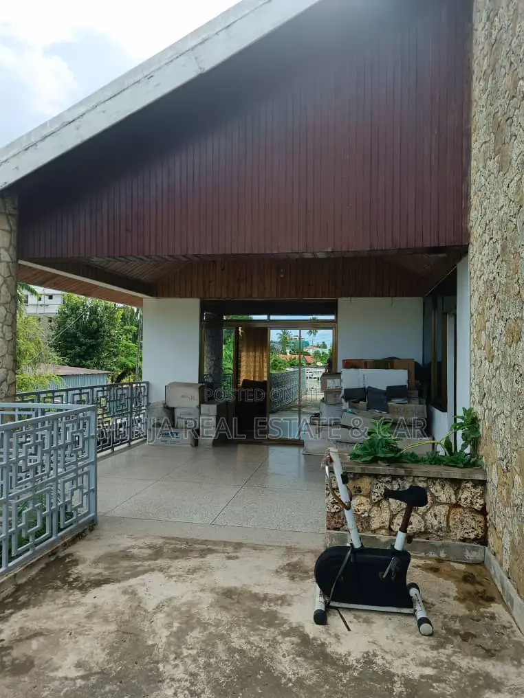 5bdrm House in Mikocheni for sale