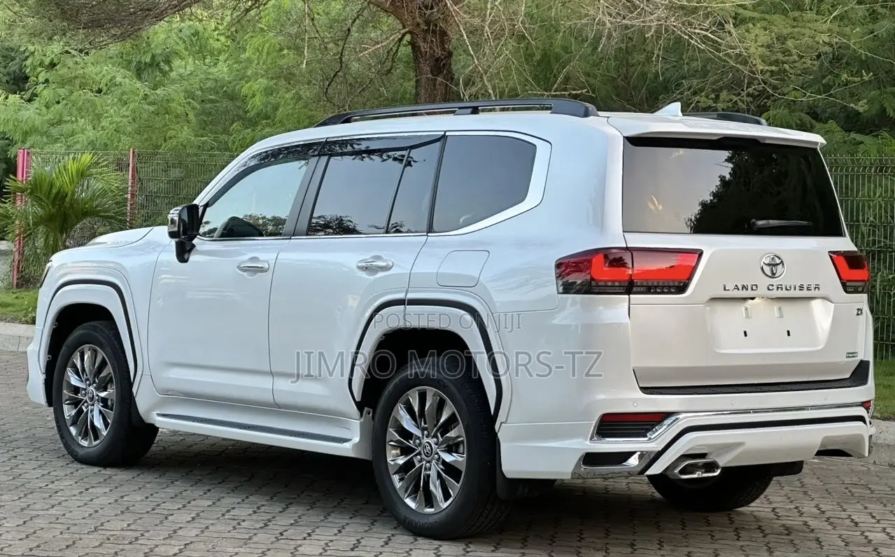 Toyota Land Cruiser 2023 White