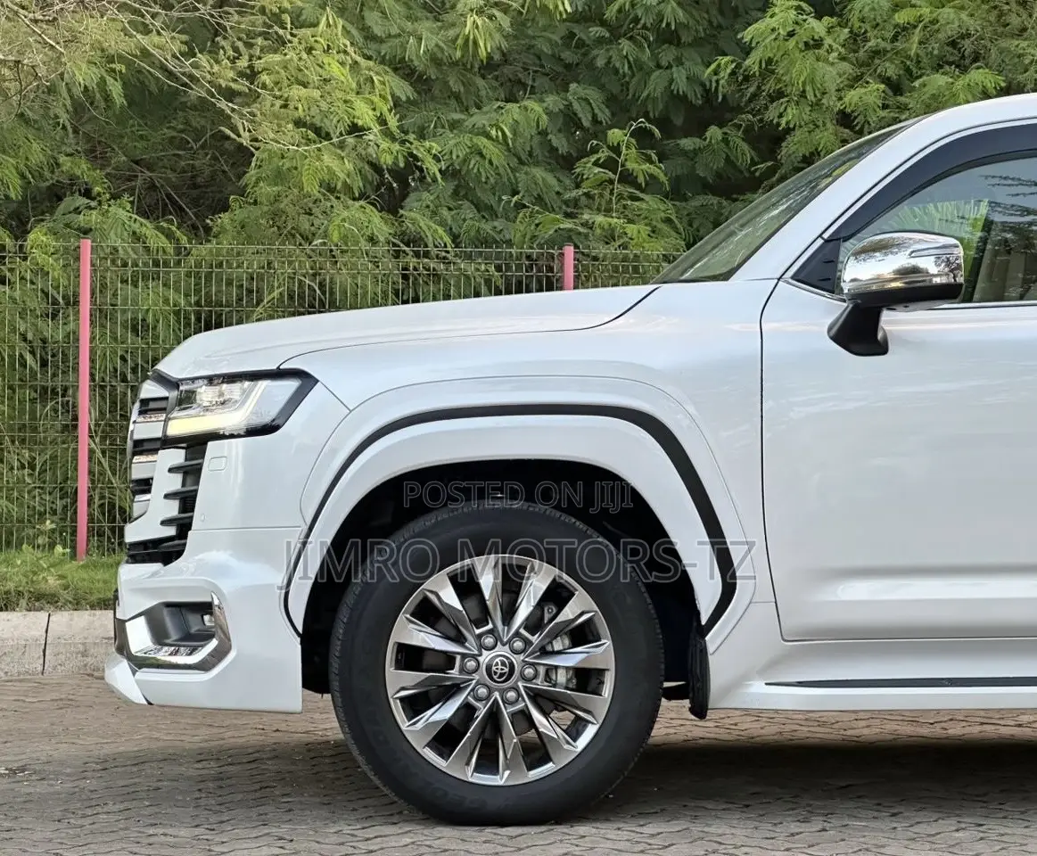 Toyota Land Cruiser 2023 White