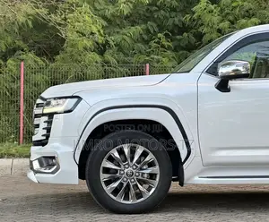 Toyota Land Cruiser 2023 White