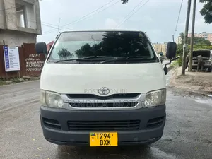Toyota Quantum 2010 White