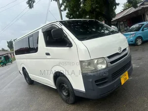 Toyota Quantum 2010 White